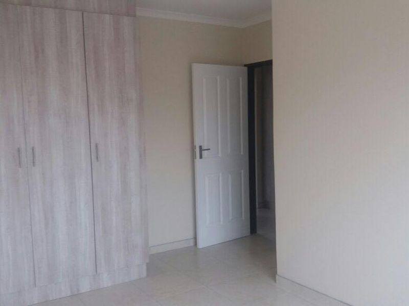 Modern Townhouse in Secure Complex Fairways - Photo 5