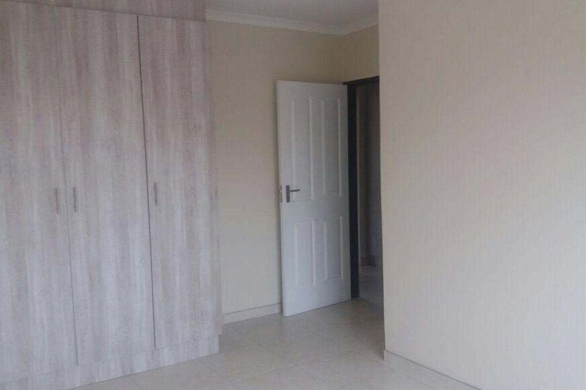 Modern Townhouse in Secure Complex Fairways - Photo 5