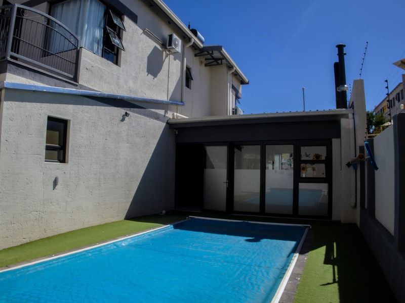 Luxurious and spacious 5 Bedroom Home with Flatlet - Kleine Kuppe - Photo 2