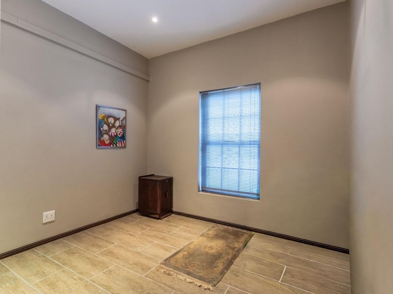 Elegant Furnished 3/4 Bedroom Home with Plunge Pool in the Heart of Franschhoek - Photo 10