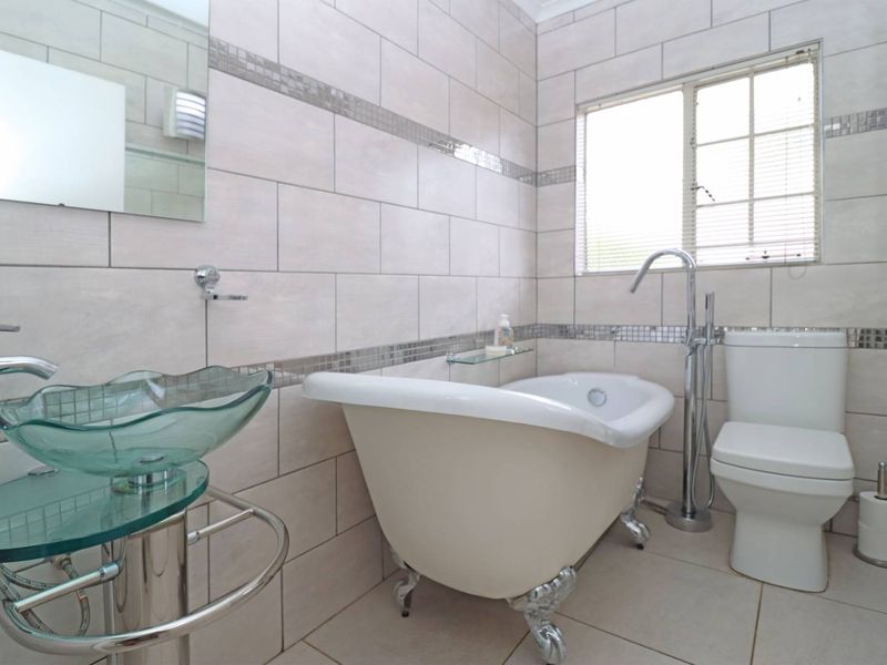 Beautiful Family Home with Separate 2-Bedroom Flatlet in a Prime Area - Photo 2