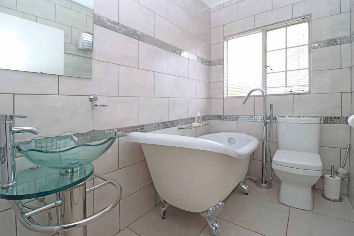 Beautiful Family Home with Separate 2-Bedroom Flatlet in a Prime Area - Photo 2