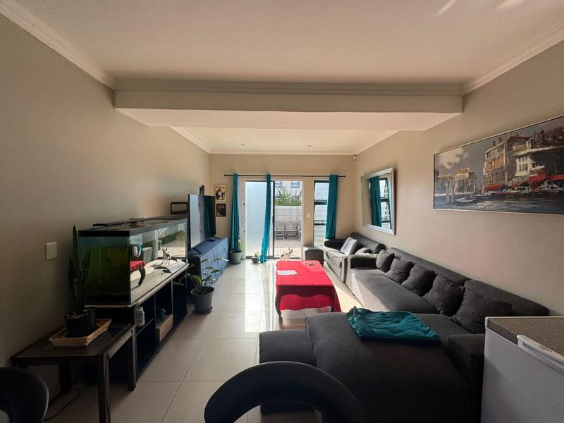 Modern two bedroom ground floor apartment - Photo 3