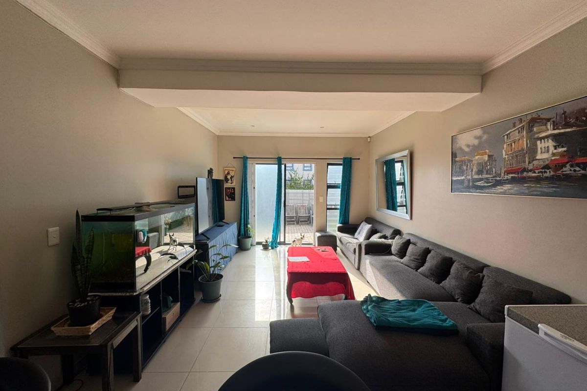 Modern two bedroom ground floor apartment - Photo 3