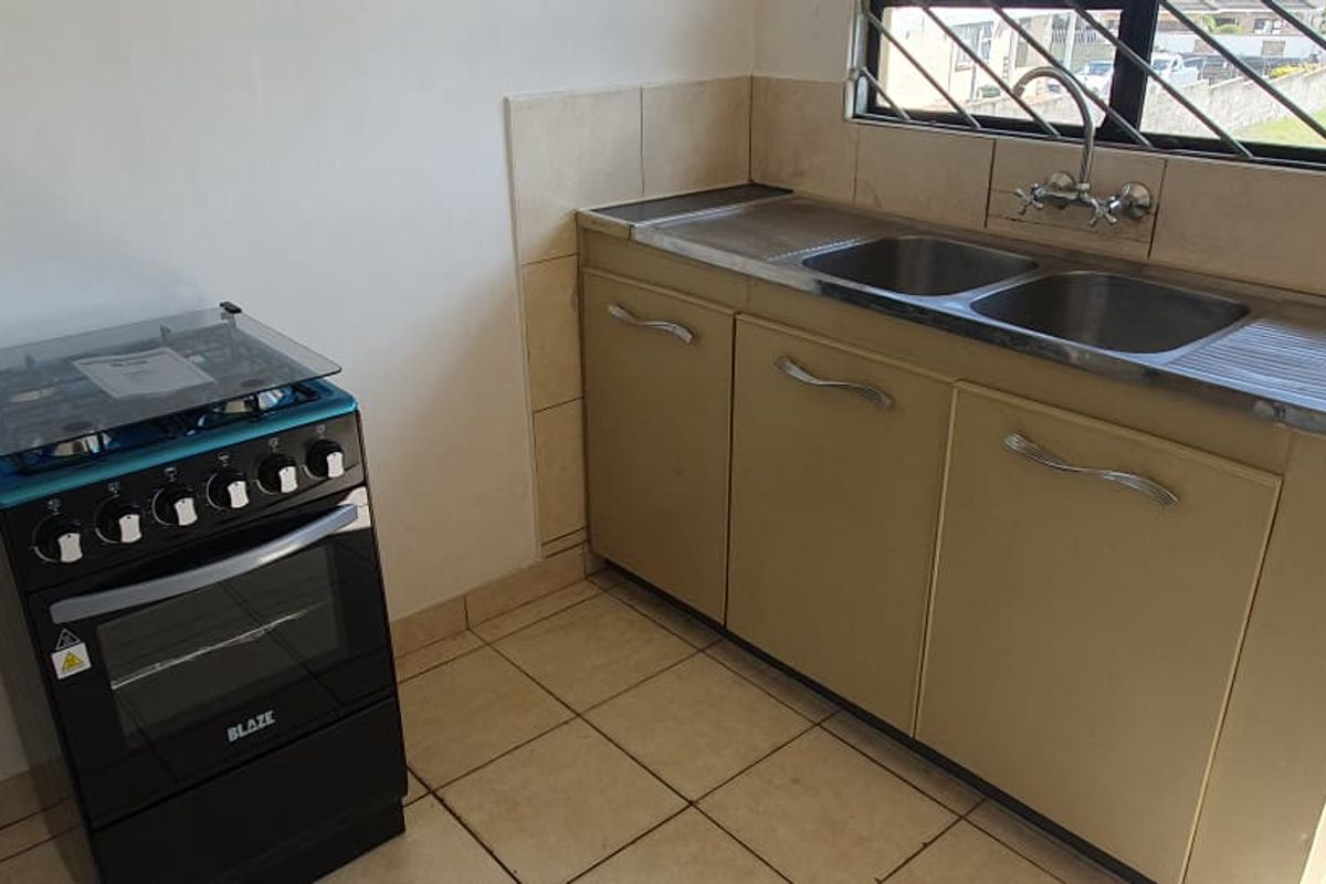 Welcome to this charming single-family home available for rent in the sought-after neighborhood of Brackenham. - Photo 3