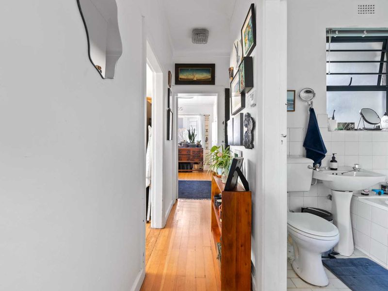 One Bedroom Apartment in Prime Vredehoek Location - Photo 2