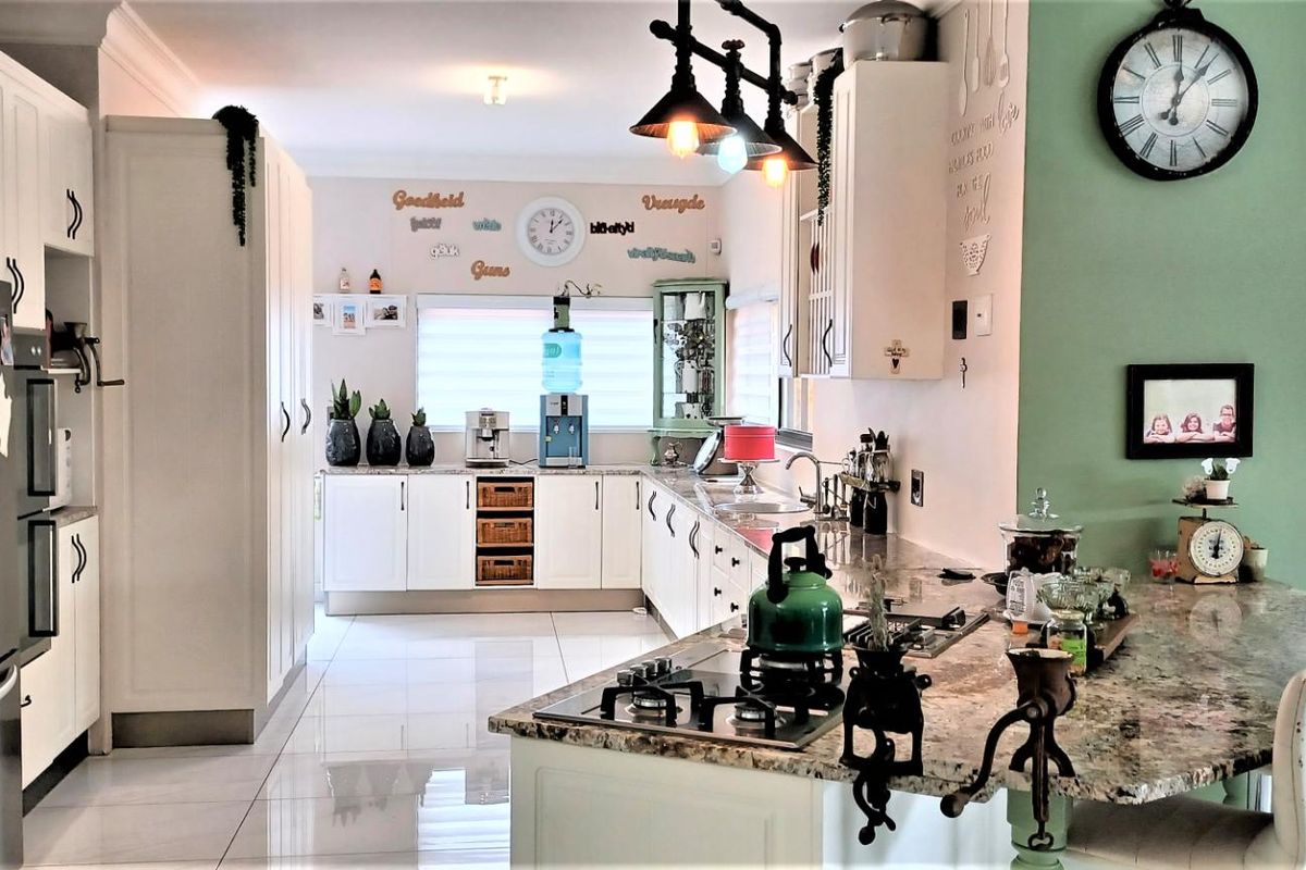 Exclusive Modern Home for Sale in Prime Auasblick Cul-de-Sac - Photo 4