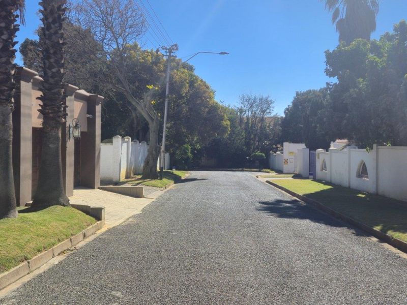 Elegant Family Home with Exceptional Entertainment Spaces | Secure Cul-de-Sac | The Hill, Johannesburg - Photo 6