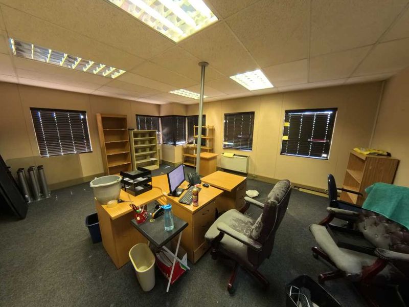 PRIME OFFICES TO RENT AND SITUATED AT 339 HILDA STREET FOR ONLY R 64 500 PER MONTH. - Photo 9