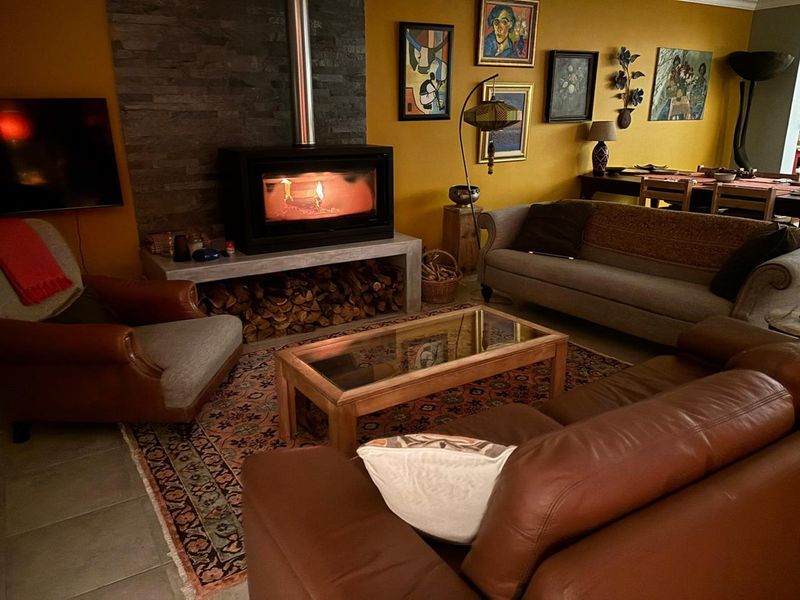 Location, Views, Space, and a Beautifully Updated Interior — Exceptional Value in Upper Darling - Photo 10