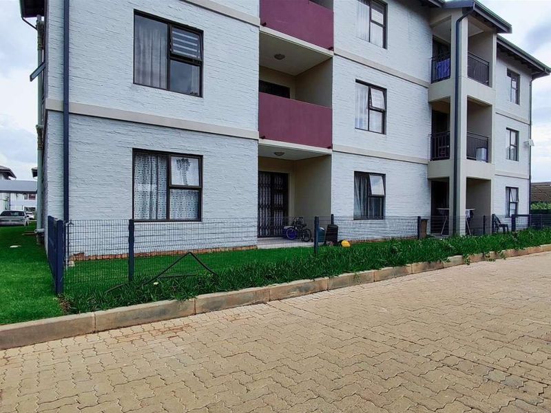 Two-bedroom apartment for Sale - Photo 2