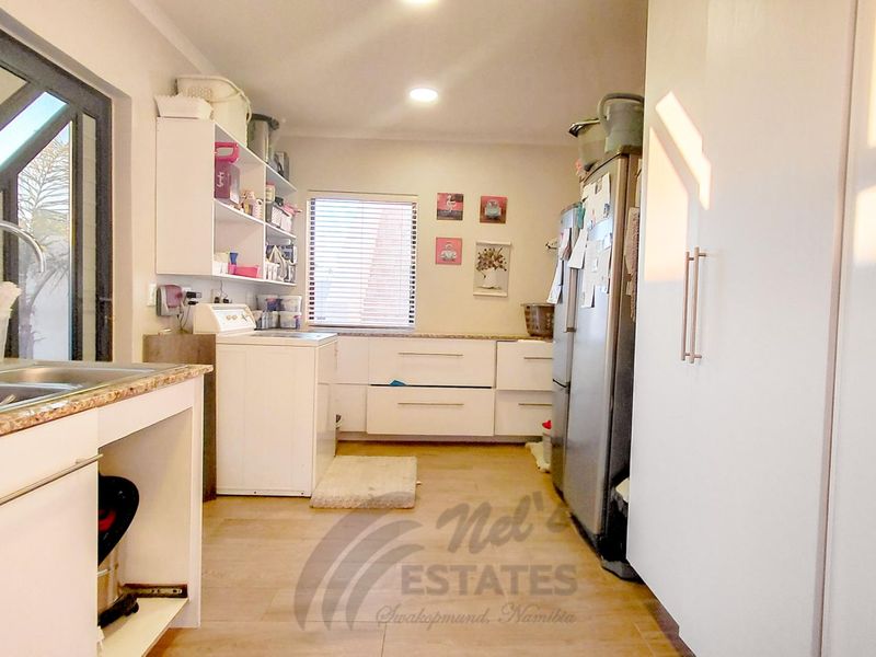 Impressive and Modern Home For Sale in Kramersdorf, Swakopmund - Photo 10