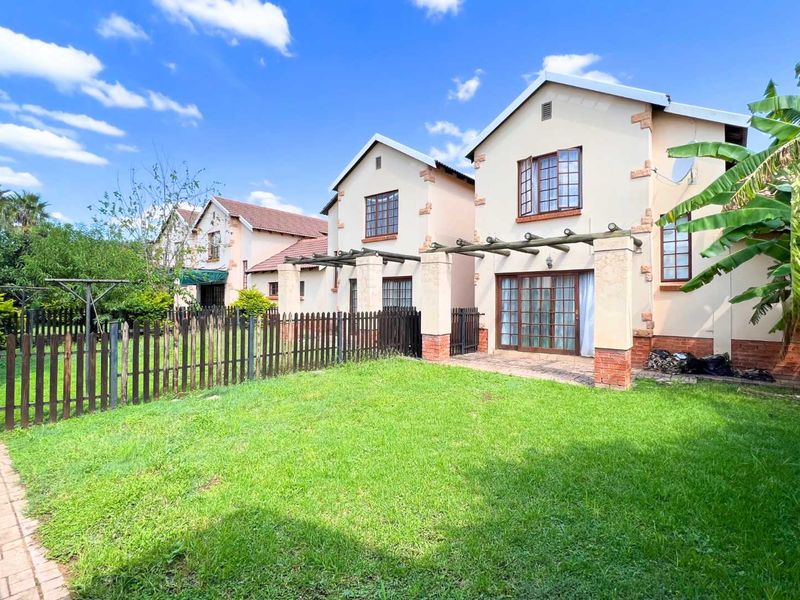 Two Bedroom townhouse to let - Photo 1