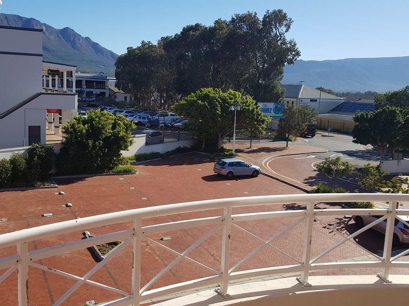 Light and Bright First Floor Office - Photo 6