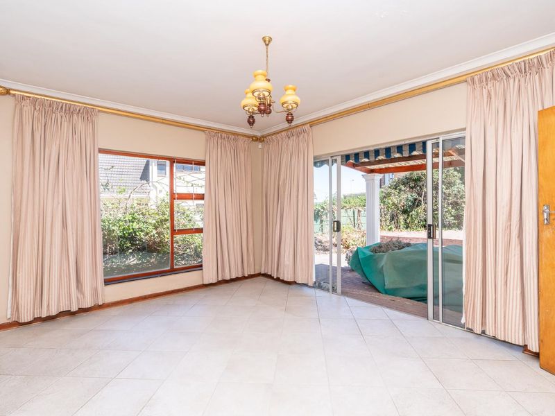 OPPORTUNITY KNOCKS IN PRIME LOCATION - Photo 6