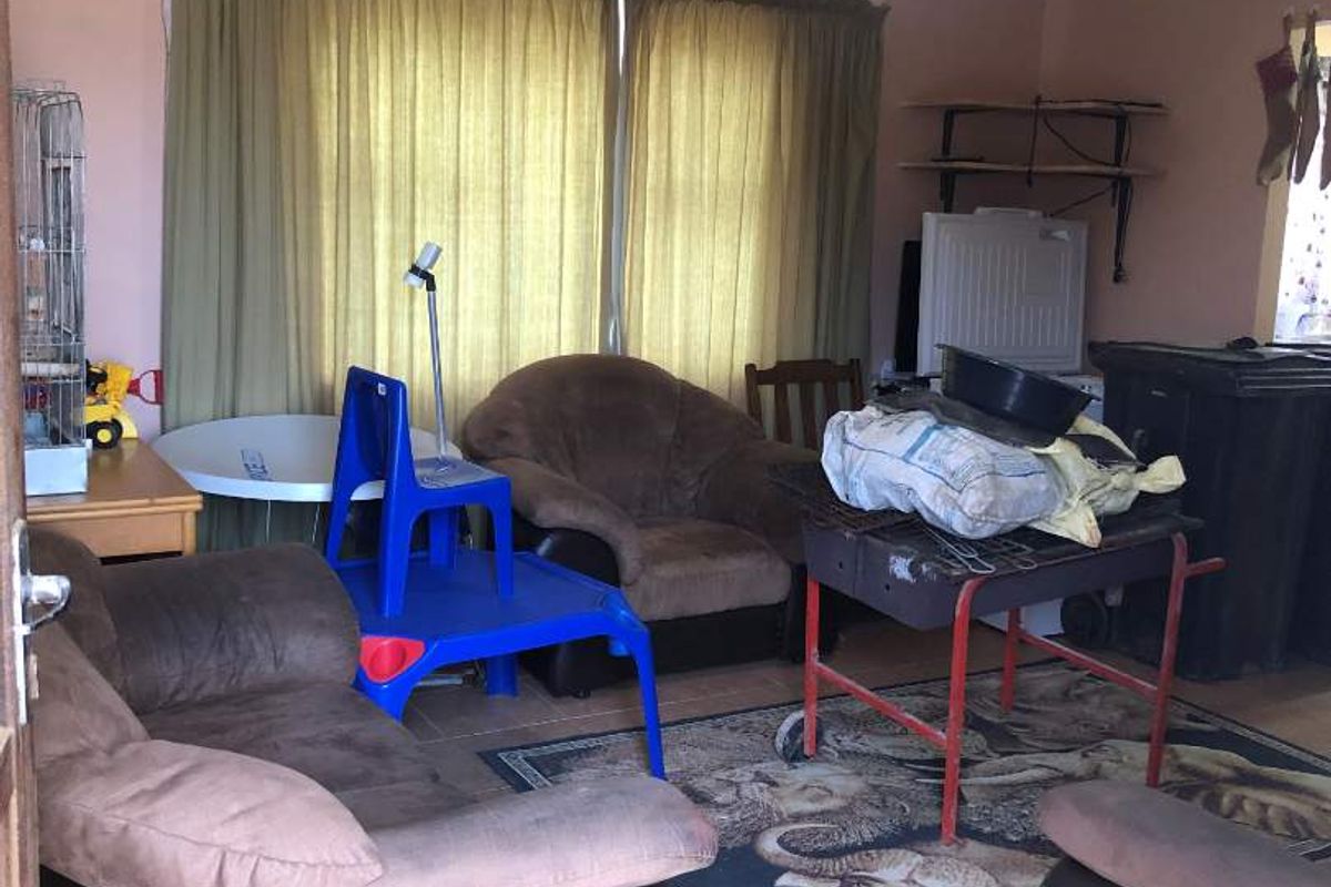 Renovaters dream with potential. - Photo 2