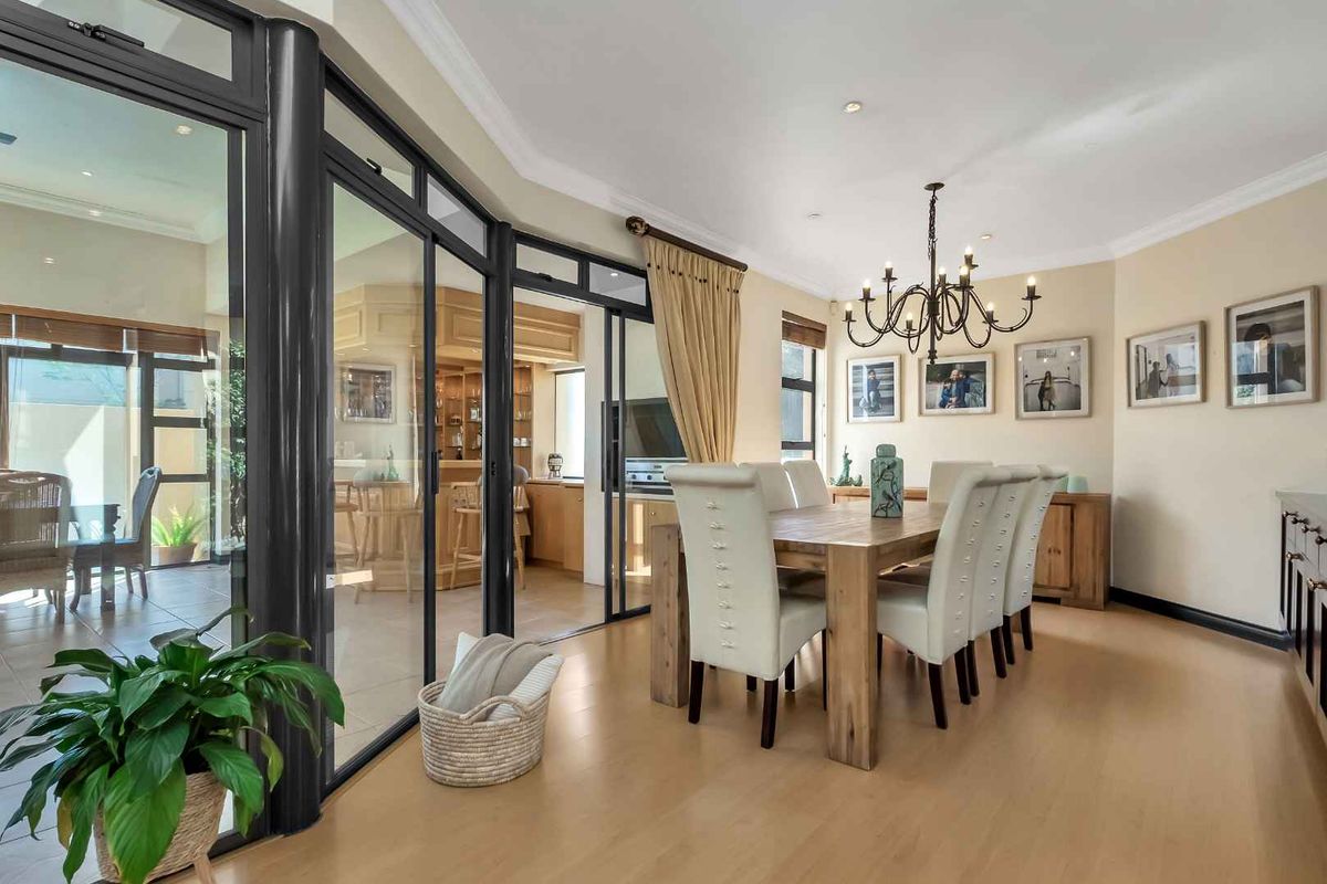 ENTERTAINERS 4 BEDROOM HOME IN DAINFERN RIDGE - Photo 4
