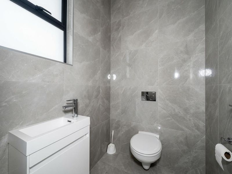 GORGEOUS SPACIOUS 3 BEDROOM HOME FOR SALE IN BRYANSTON - Photo 6