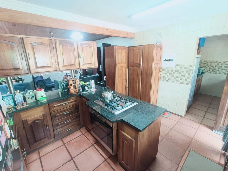 BEAUTIFUL FAMILY HOUSE FOR SALE IN ZWARTKOP!!!!!! - Photo 4