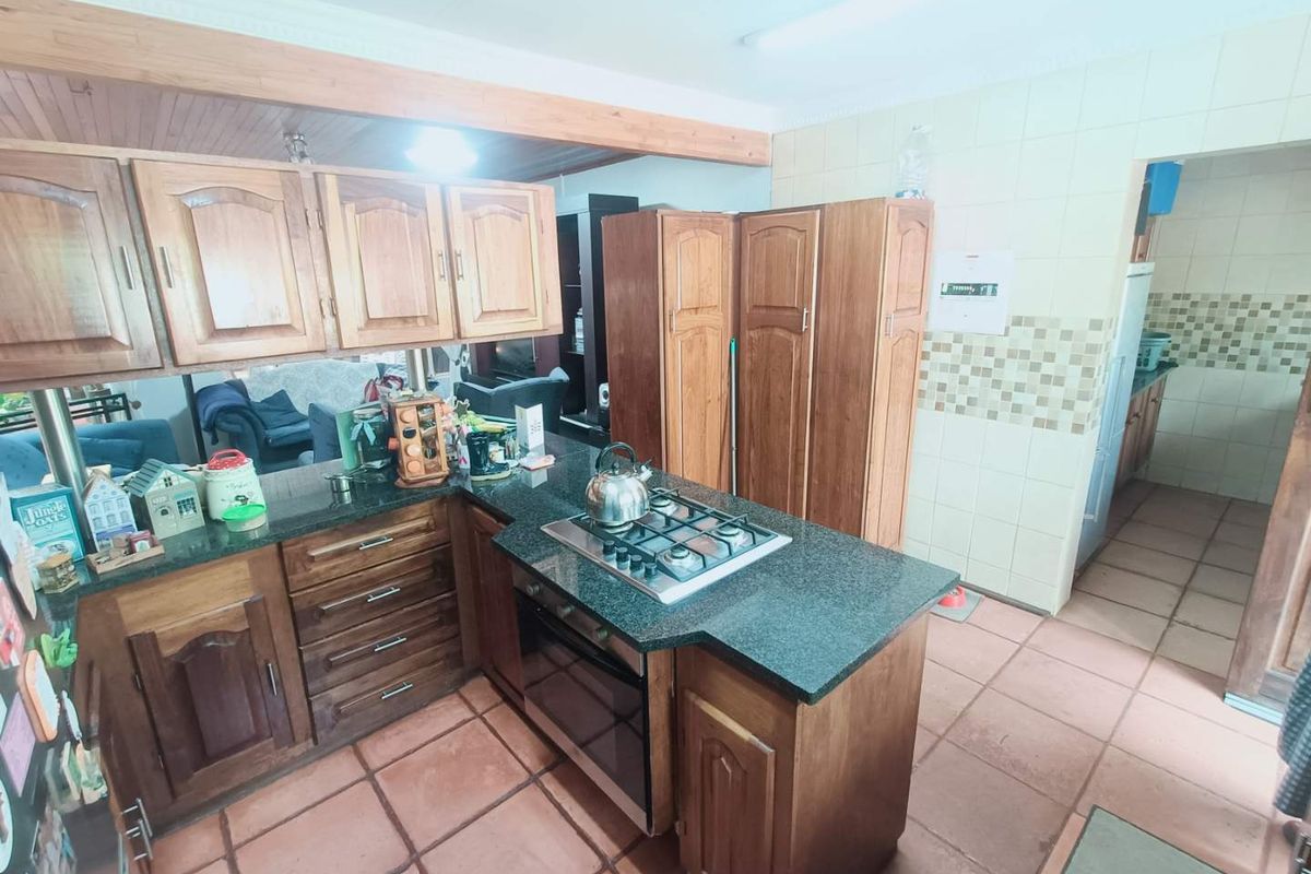 BEAUTIFUL FAMILY HOUSE FOR SALE IN ZWARTKOP!!!!!! - Photo 4