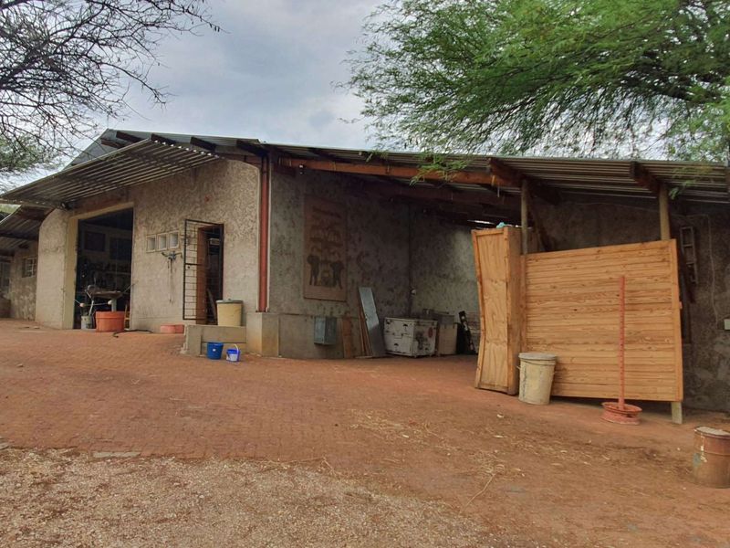 5-Hectare Equestrian Estate with Two Homes – Brakwater, Windhoek5ha Equestrian Estate with 2 Homes - Photo 6