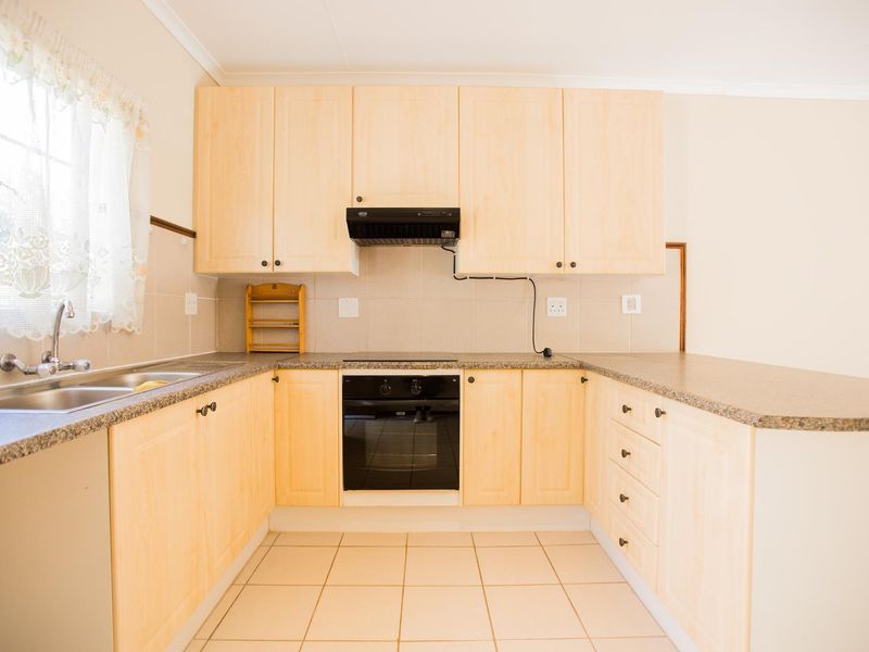 3 Bedroom Simplex with Private Garden - Photo 9