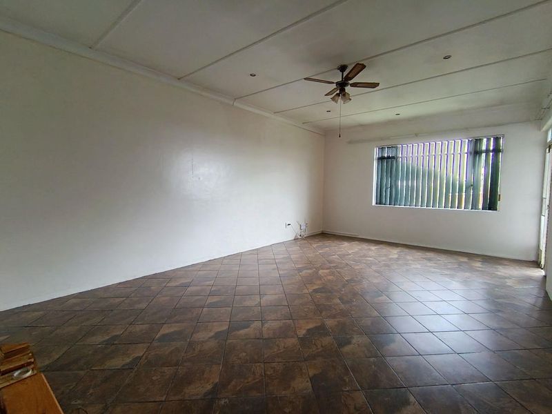 Stylish Top-Floor Living in the Heart of Bloemfontein. - Photo 4