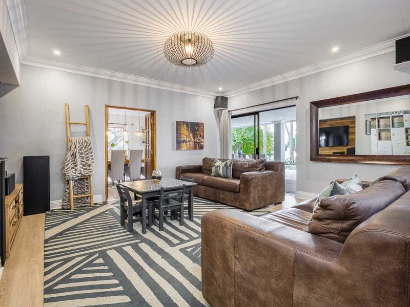 STUNNING 5 BEDROOM HOME IN FOURWAYS GARDENS SECURE LIFESTYLE ESTATE - Photo 6