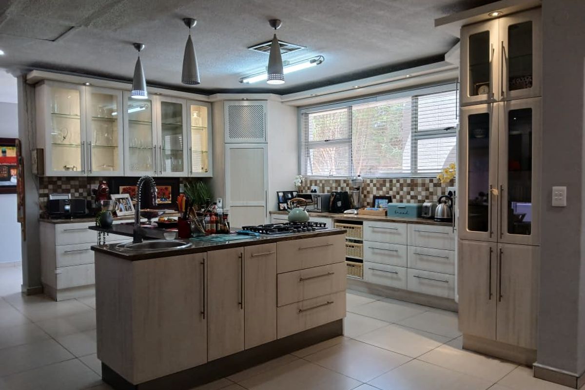 Freestanding home, for families seeking generous indoor & outdoor space. - Photo 4