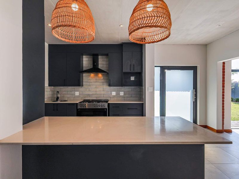 Luxury Living in the Heart of Six Fountains Estate - Photo 4