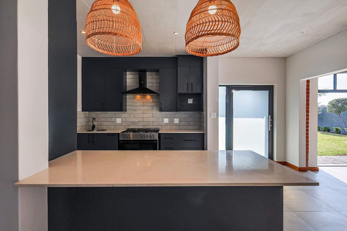 Luxury Living in the Heart of Six Fountains Estate - Photo 4