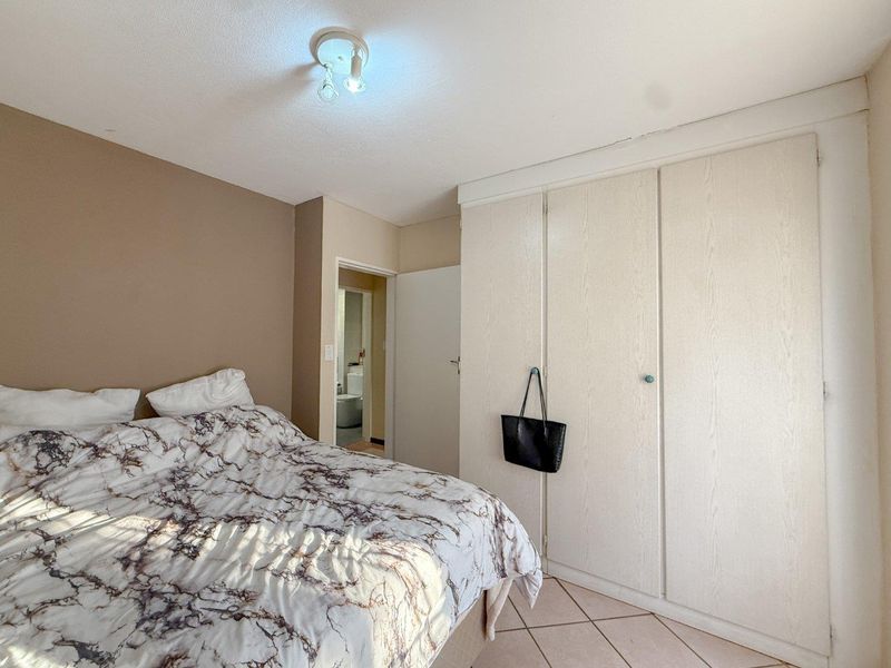 Modern 2-Bedroom Apartment to Rent in Mooikloof Ridge Estate - Photo 8