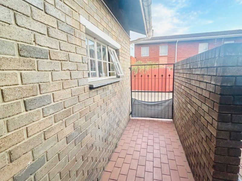 2 Bedroom Townhouse for sale close to the CBD area - Photo 5