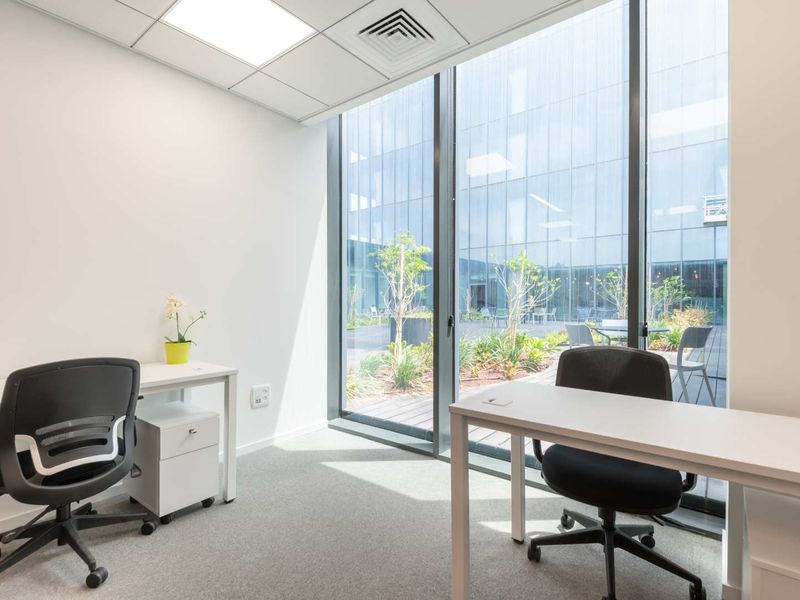 Tailor-made dream offices for 3 persons in SPACES Century City - Photo 3