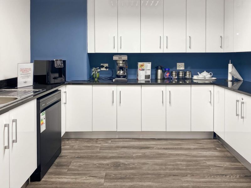 Access professional office space in Regus The Foundry. - Photo 7