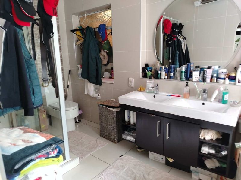 Charming Family Home in Wychwood â?? Endless Potential - Photo 10