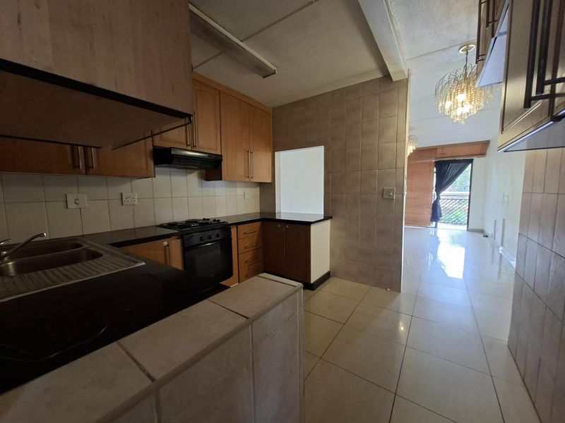 2 Bedroom Groundfloor Gem with Carport - Photo 8