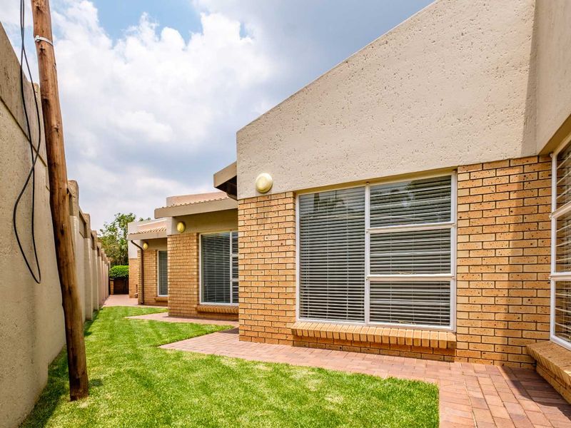 "Energy-Efficient Haven in Sunward park: Ideal for Investment or Downsizing!" - Photo 4