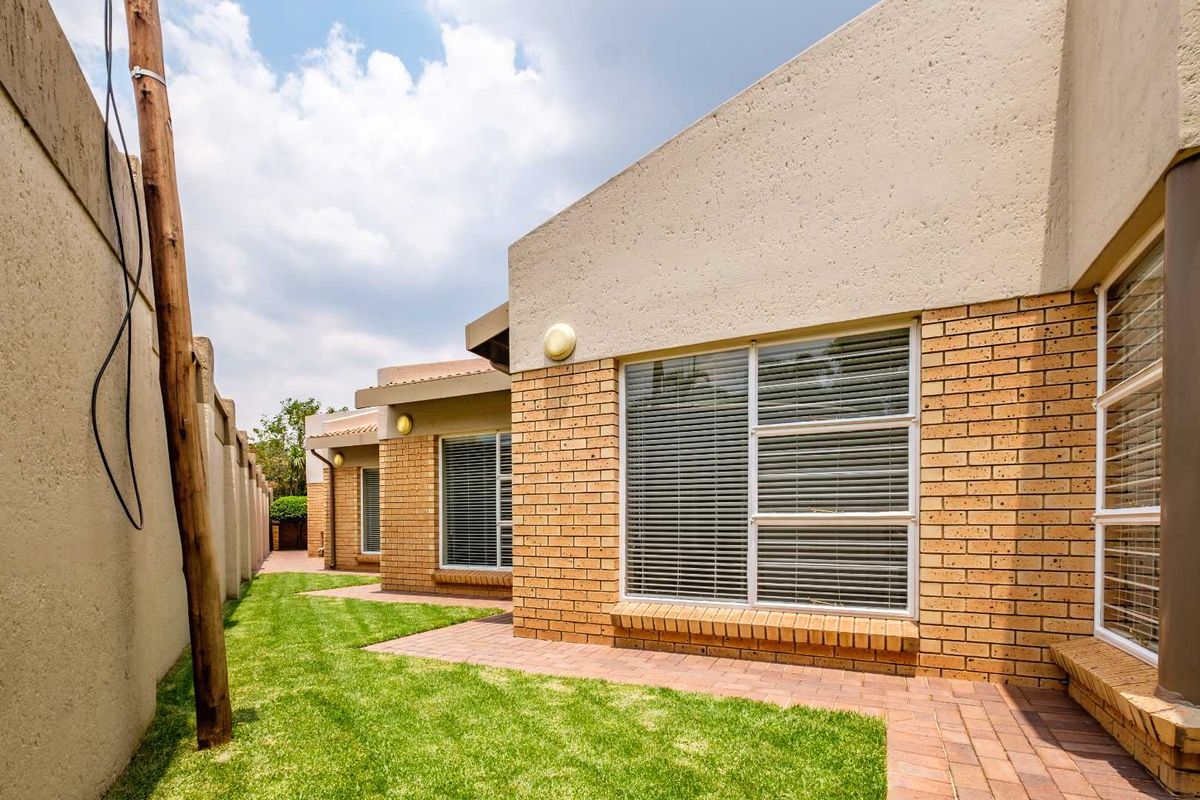 "Energy-Efficient Haven in Sunward park: Ideal for Investment or Downsizing!" - Photo 4