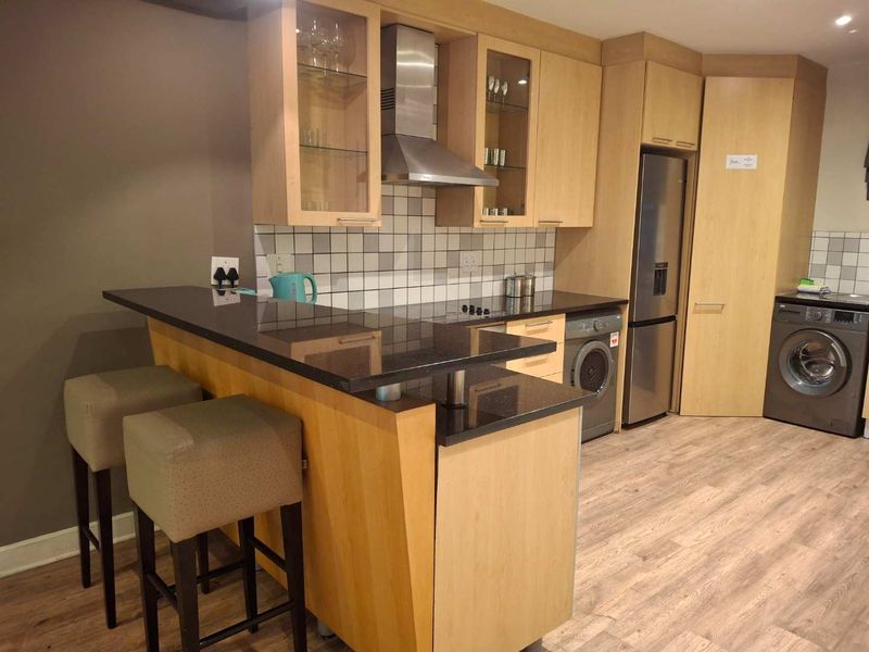 A TASTEFULLY FURNISHED TWO BEDROOM FURNISHED APARTMENT - Photo 4