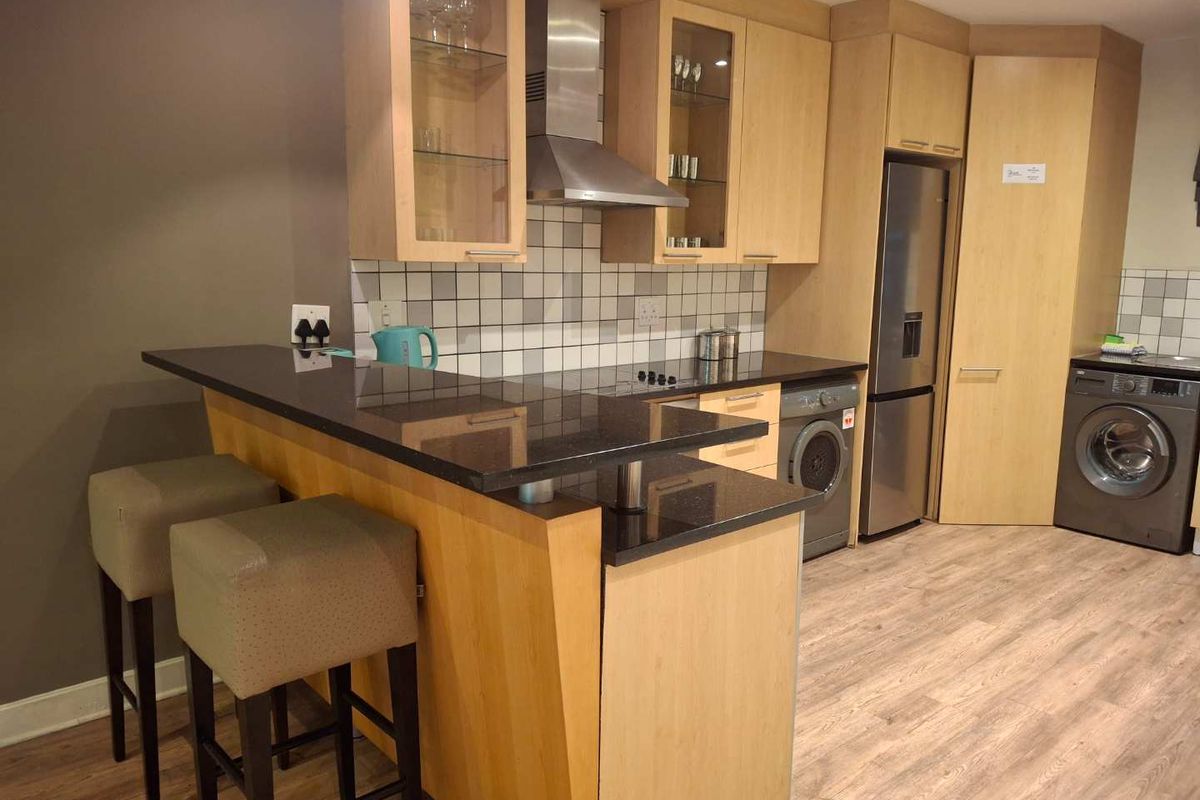 A TASTEFULLY FURNISHED TWO BEDROOM FURNISHED APARTMENT - Photo 4