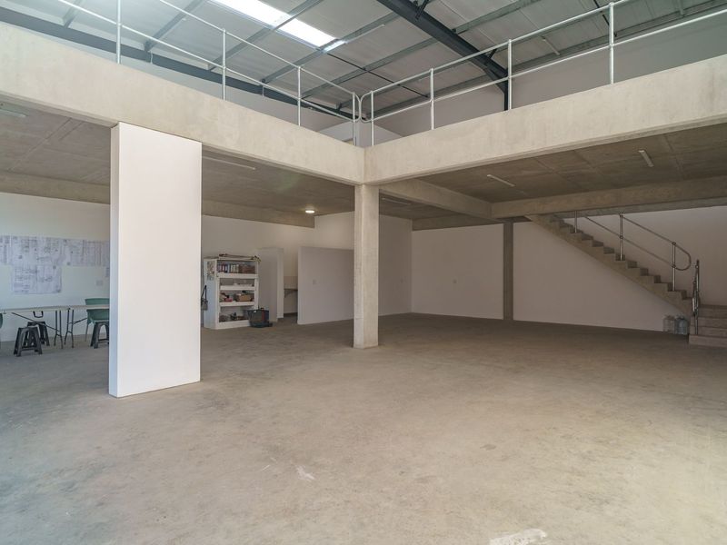 New-build ±285 m2 hybrid HQ-style mini-factory with on-grade roller, 63A 3-phase (individually metered), 24/7 security, 3 bays. Target occupation: Oct 2025 - Photo 3