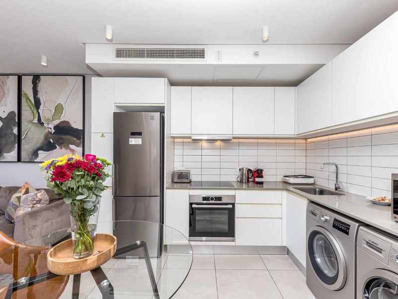 Live (or Earn) in Style — Elevated Luxury Airbnb Unit with Iconic Table Mountain Views - Photo 6