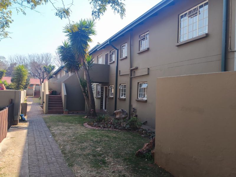 Ideal area - 2 bedroom first floor unit - Photo 9