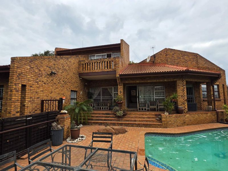 4 Bedroom House for Sale in Bassonia - Photo 1
