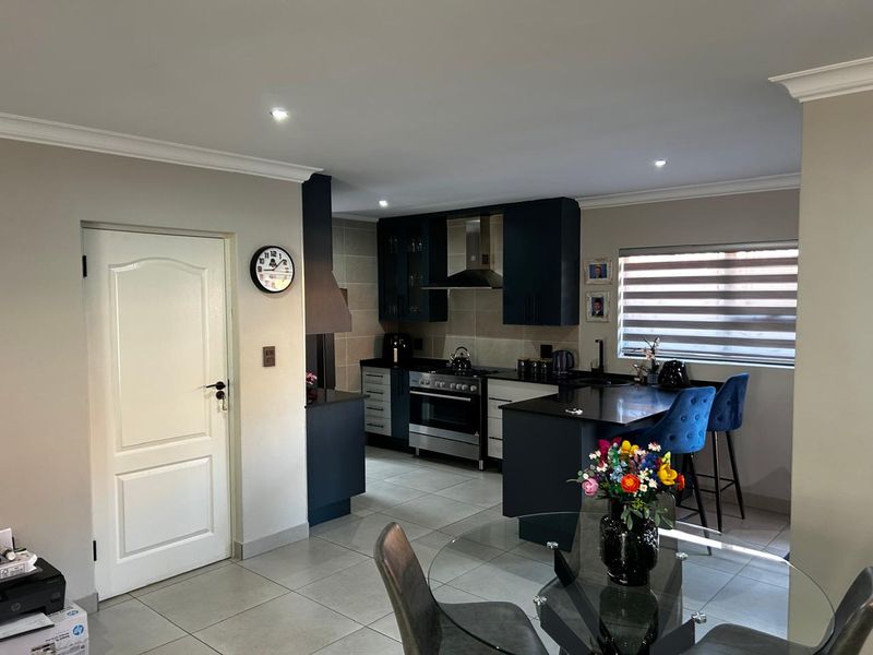 Stunning Facebrick Cluster for rent - Photo 4