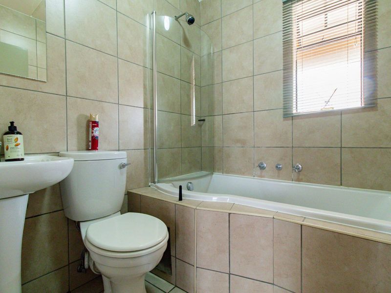 Embrace City Life: Modern, Secure, Convenient - Photo 10