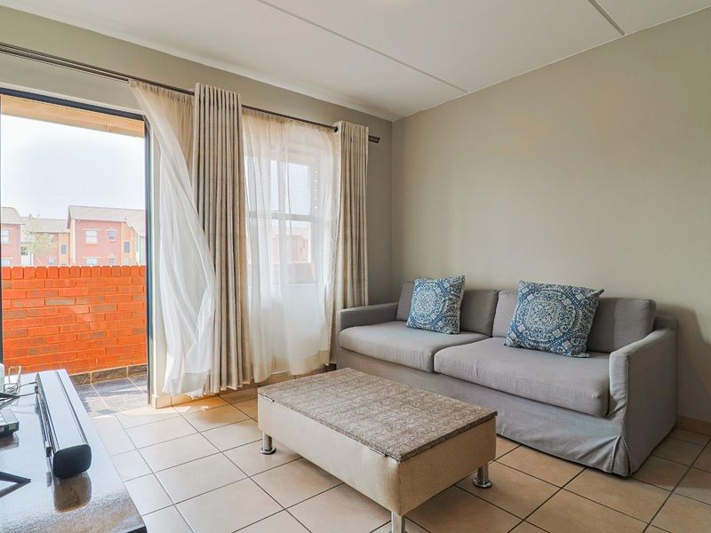 Embrace City Life: Modern, Secure, Convenient - Photo 5