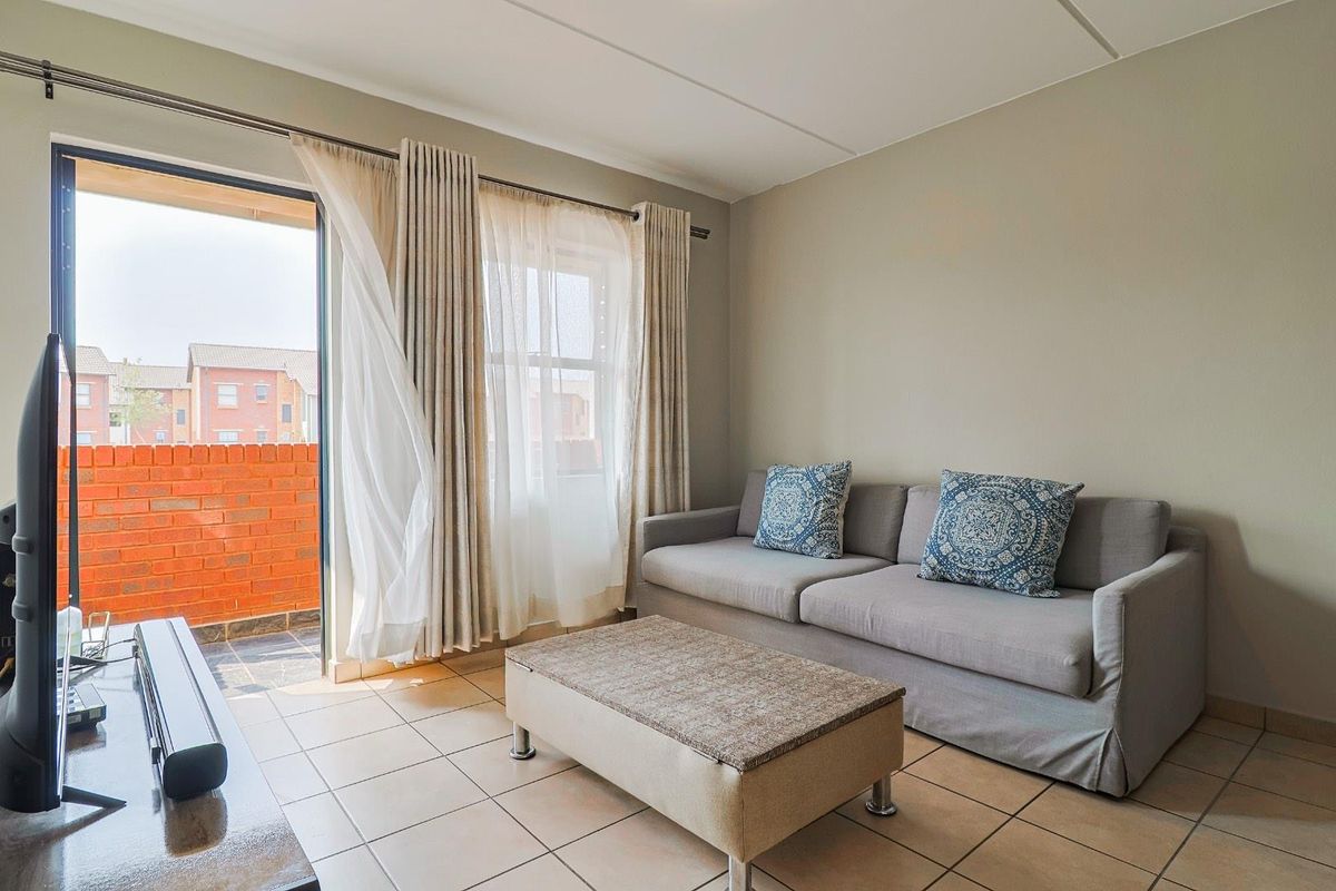 Embrace City Life: Modern, Secure, Convenient - Photo 5