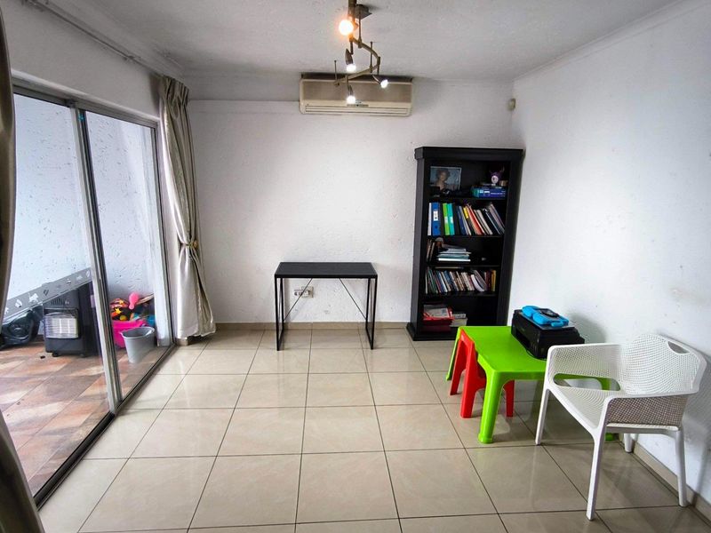 Charming Pet Friendly 3-Bedroom Townhouse for Sale in the Heart of Brackenhurst!!! - Photo 4